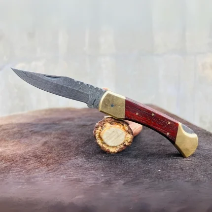 Folding knives